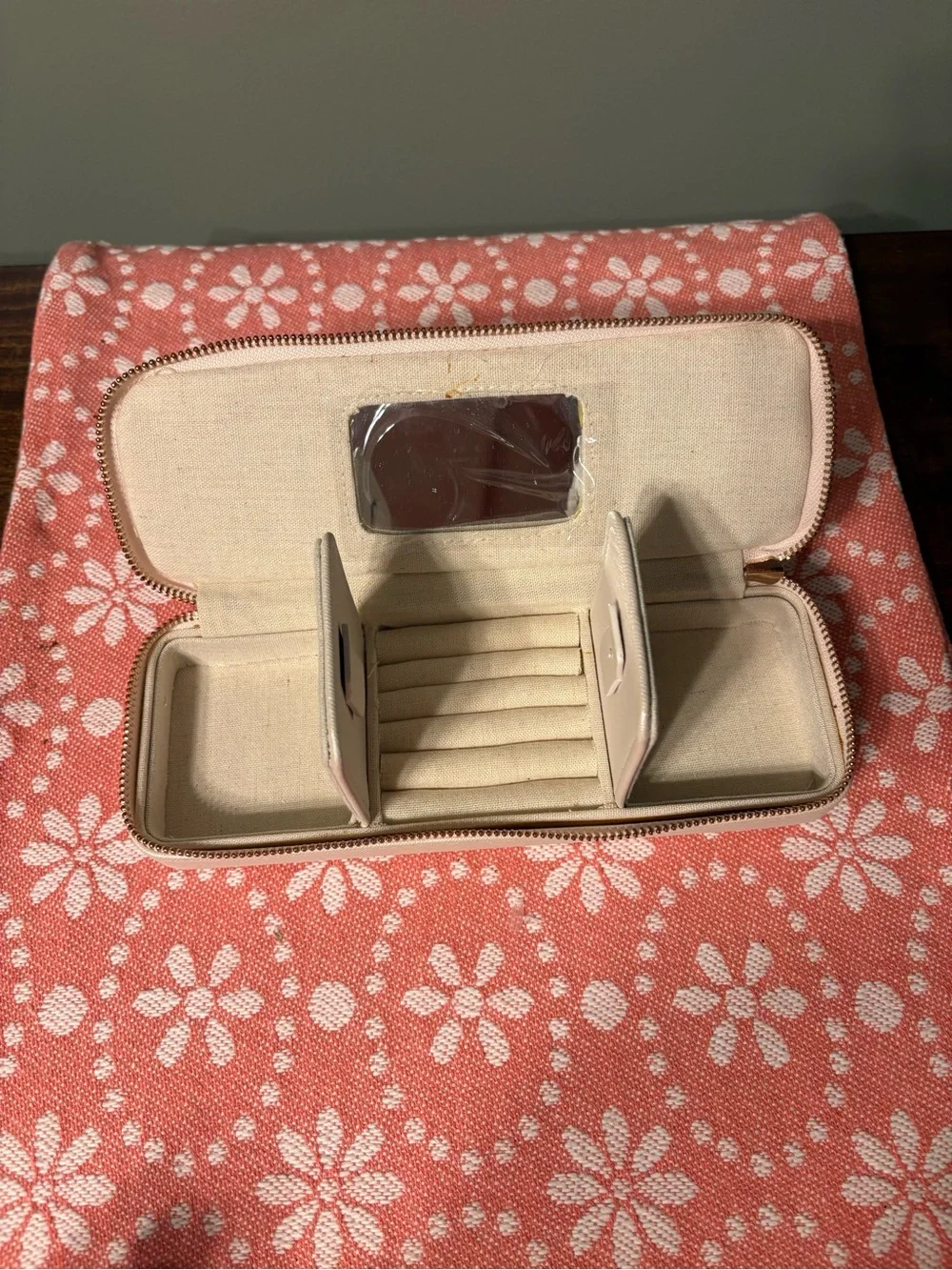 Monat Travel Jewelry and Cosmetic Case